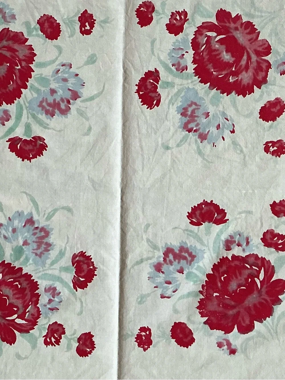 Vintage Scalloped Red Floral Cotton Tablecloth 1950’s Boho Rose Cottagecore